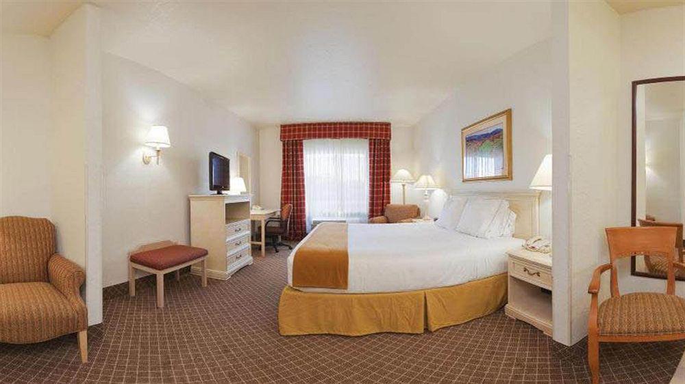 Holiday Inn Express Hotel & Suites Ames By Ihg Esterno foto