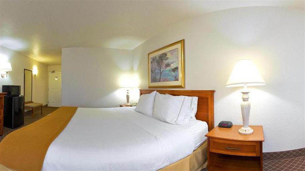 Holiday Inn Express Hotel & Suites Ames By Ihg Esterno foto