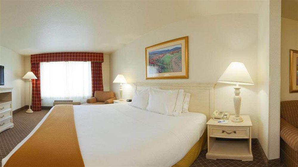 Holiday Inn Express Hotel & Suites Ames By Ihg Esterno foto