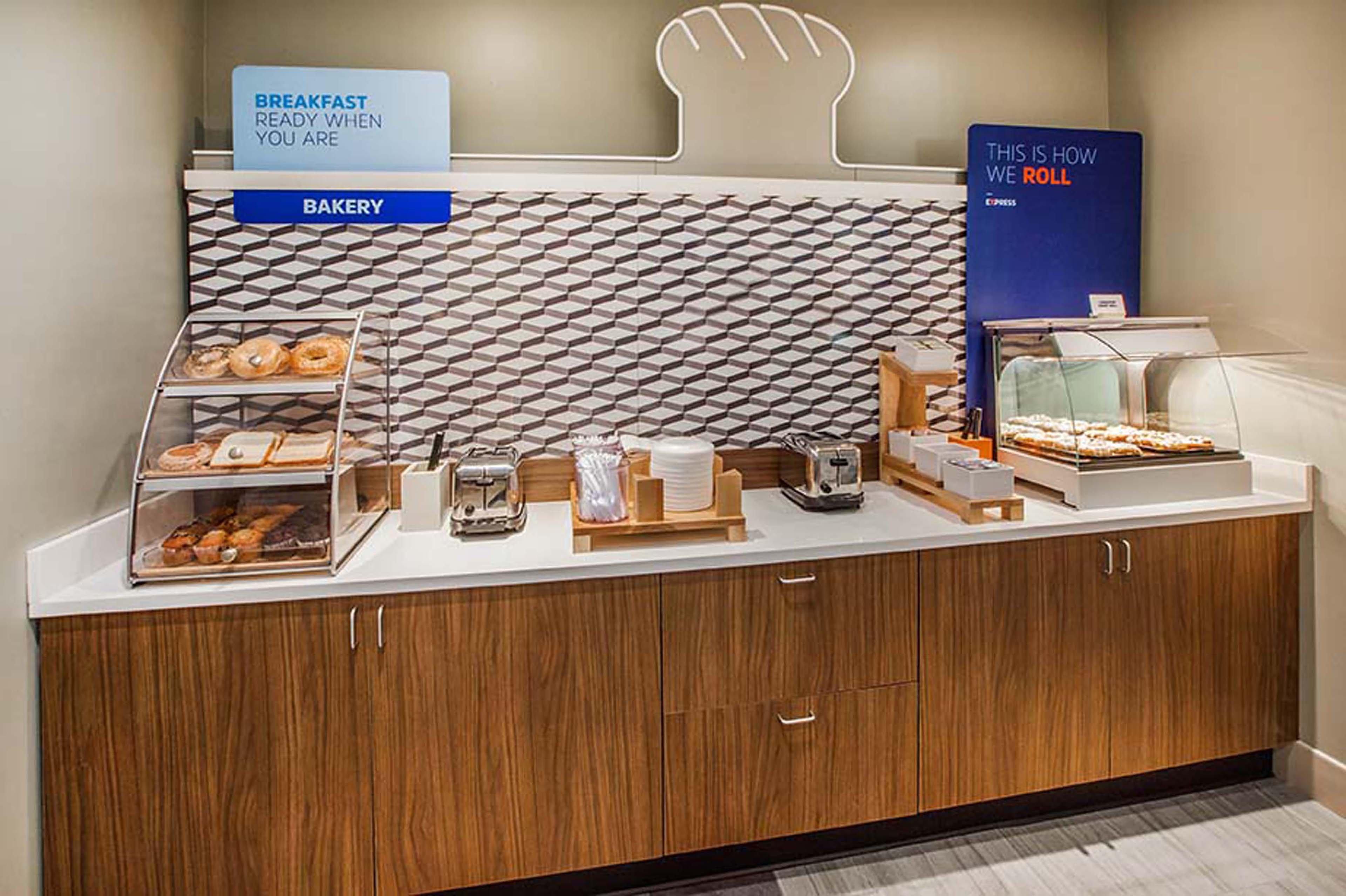 Holiday Inn Express Hotel & Suites Ames By Ihg Esterno foto