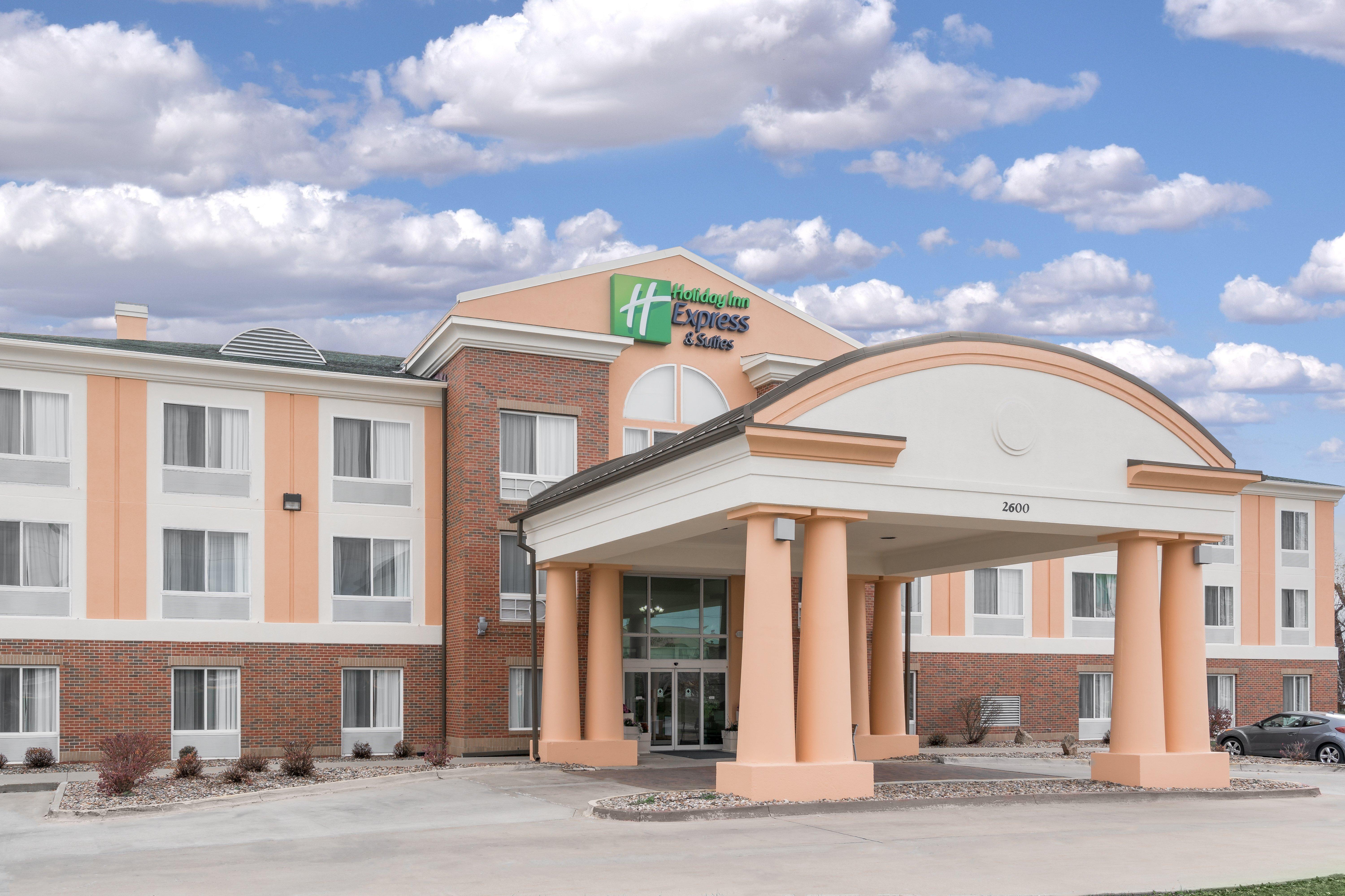 Holiday Inn Express Hotel & Suites Ames By Ihg Esterno foto