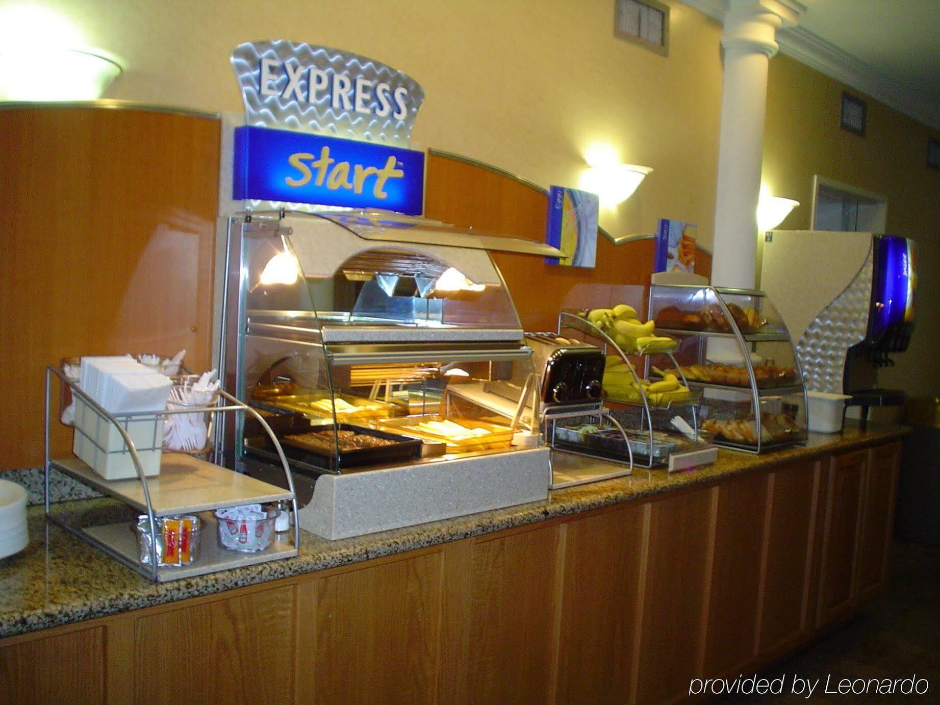 Holiday Inn Express Hotel & Suites Ames By Ihg Esterno foto