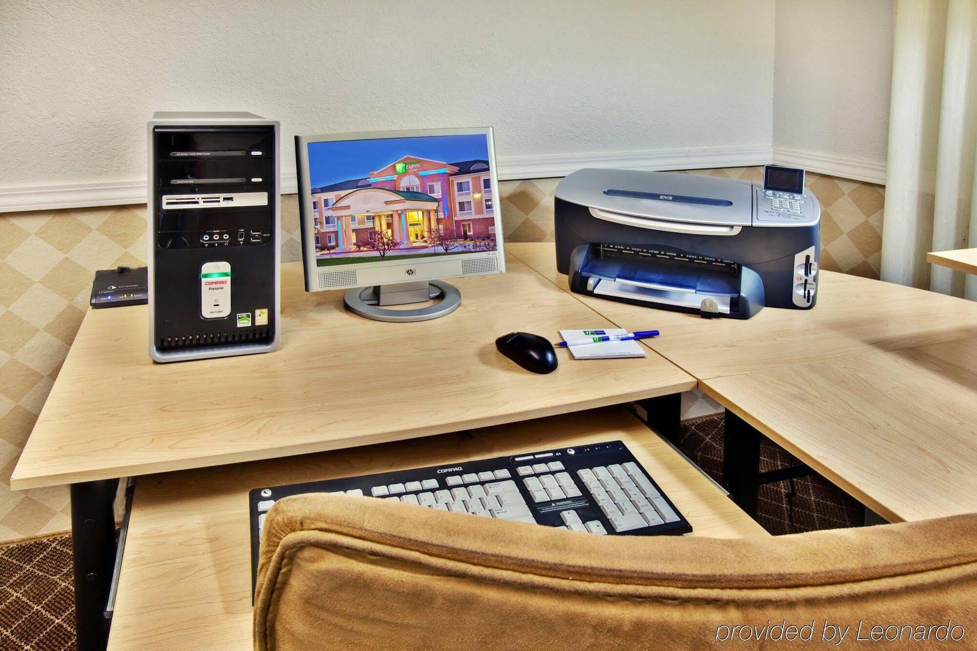 Holiday Inn Express Hotel & Suites Ames By Ihg Esterno foto
