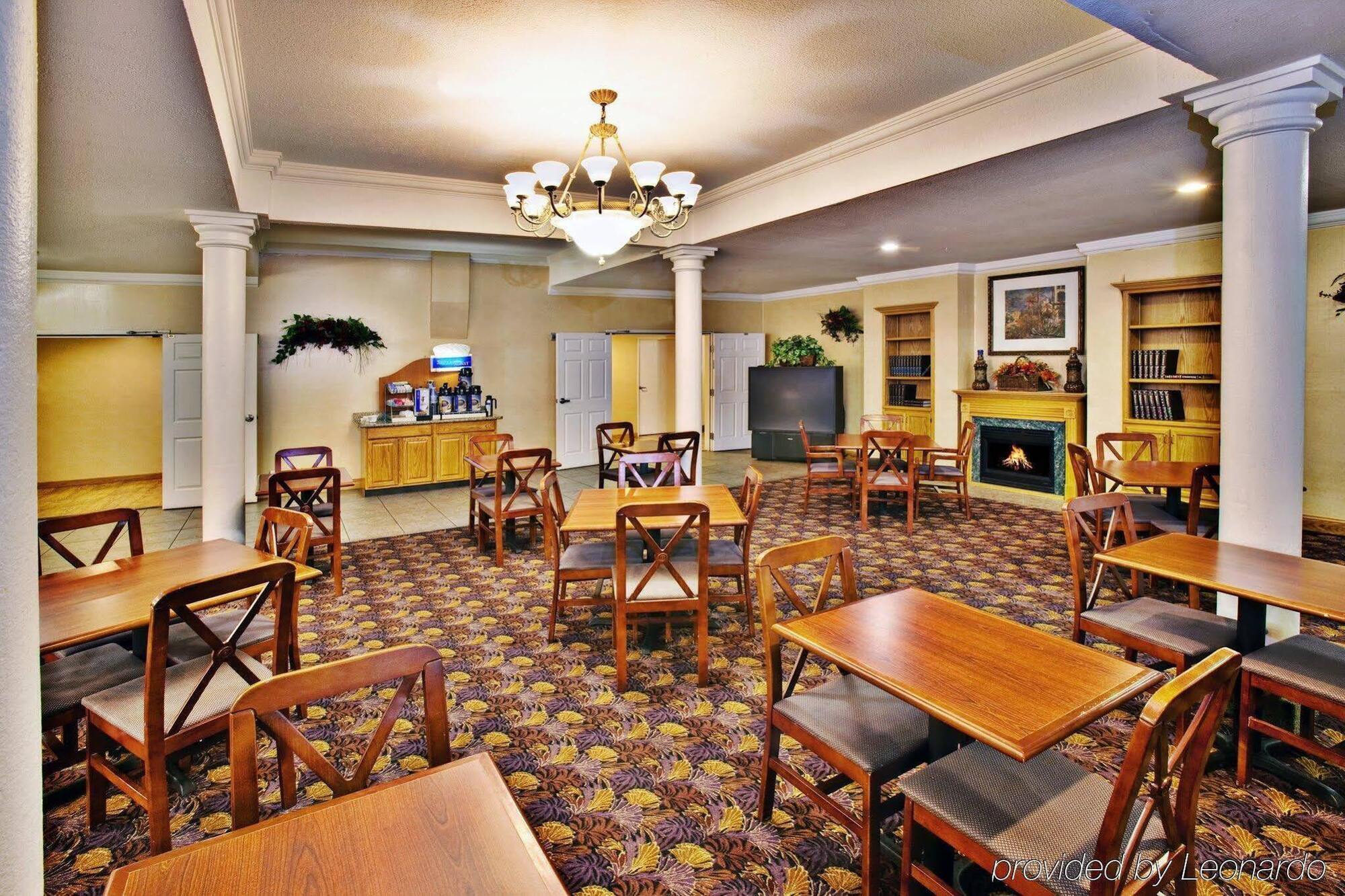 Holiday Inn Express Hotel & Suites Ames By Ihg Esterno foto